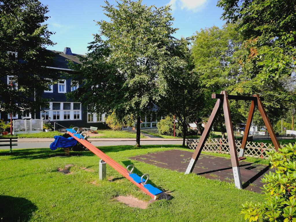 Apartments Und Bistro Zum Glasmacher Gehlberg Exterior foto